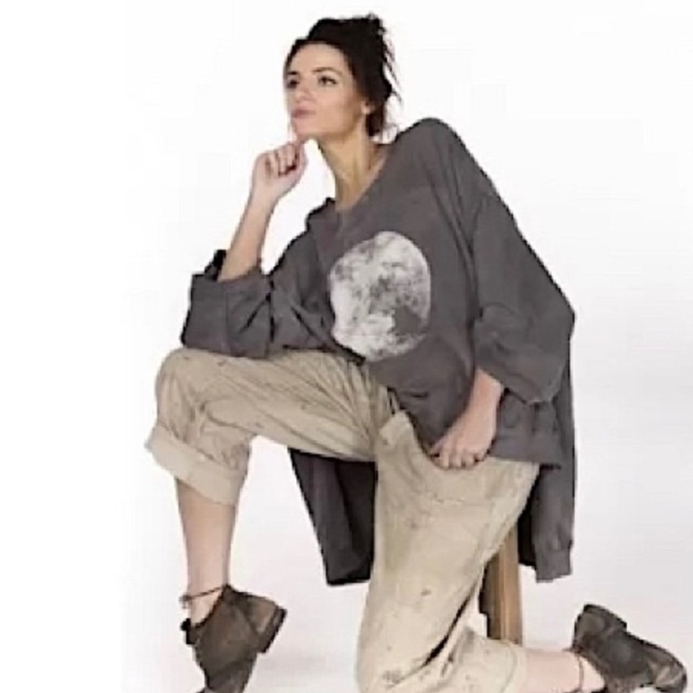 MAGNOLIA PEARL Hi-Lo Oversized Moon Francis in Ozzy Sweatshirt